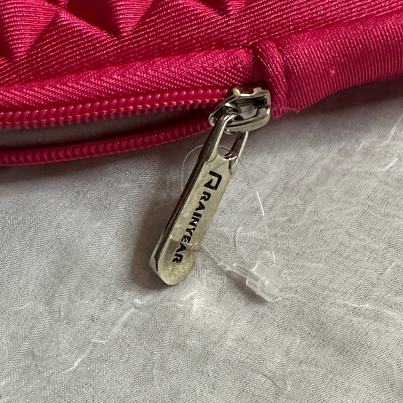 NWOT Pink Textured Tablet Sleeve with Soft Lining - Picture 5 of 5